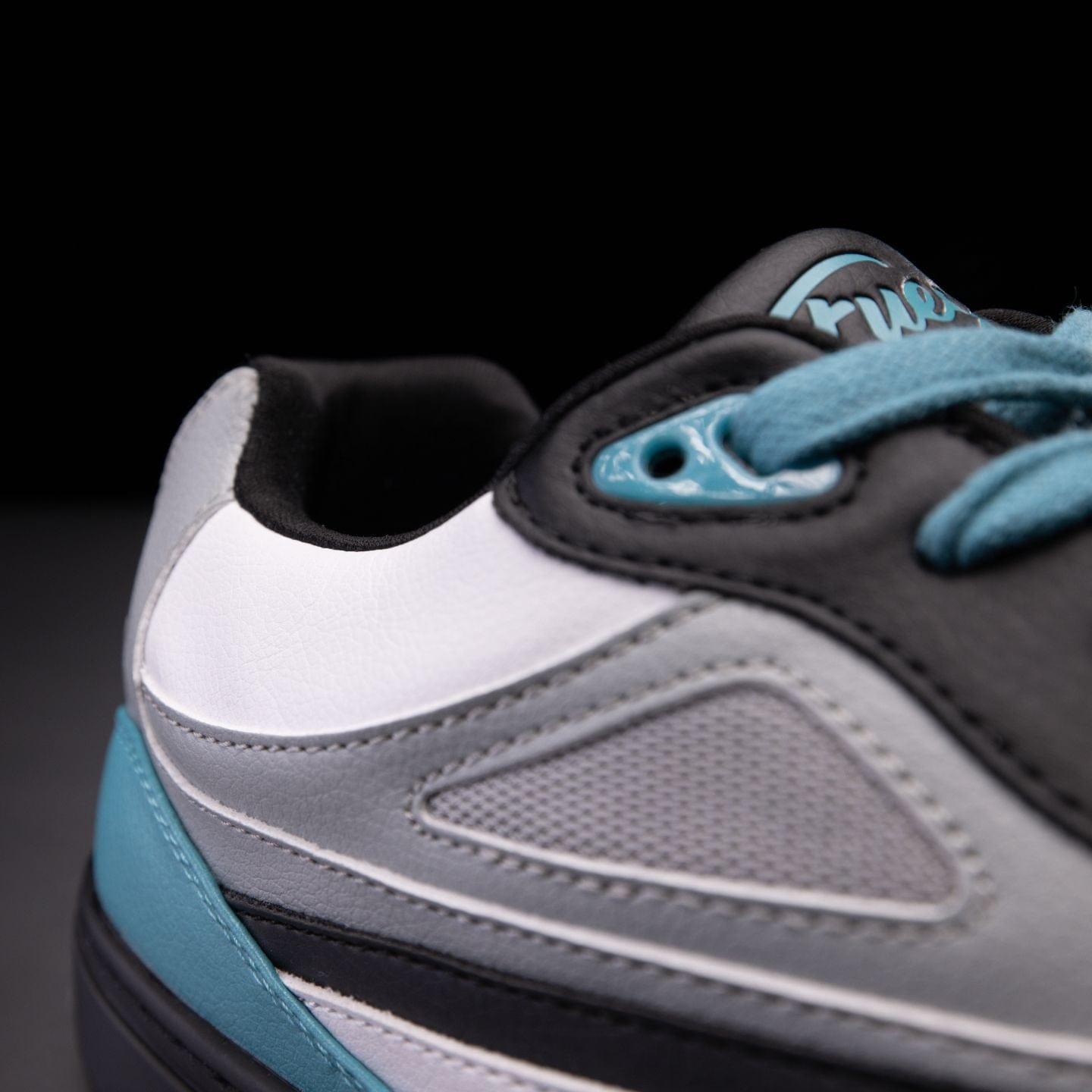 Fuego dansesko modell Low Top BDASH